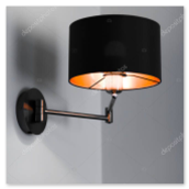 LED spotlarla aydınlatılmış modern bir salon tavanı