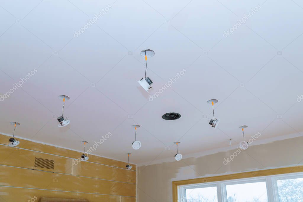 Yeni yapılan apartman dairesinde elektrik tesisatı ve LED aydınlatmalar